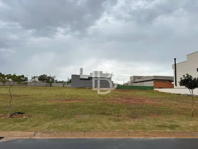 terreno com 360m2 em condominio fechado na cidade de Indaiatuba
