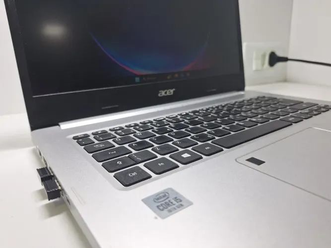 Notebook Acer i5 - Muito Novo!