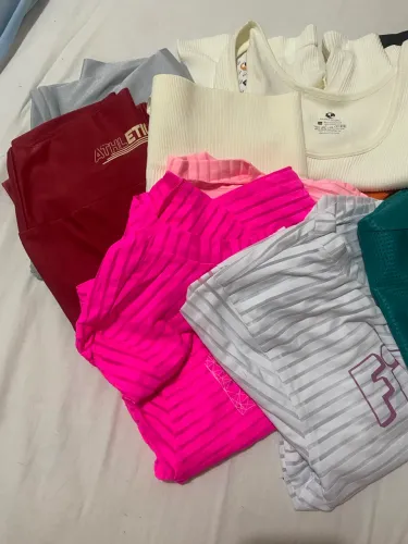 Lote de R oupas de academia (15 peças)