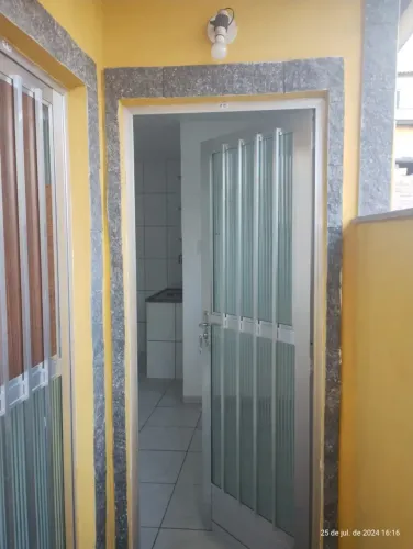 Quitinete em rua ao lado do PROJAC, 100m da Est dos Bandeirantes e fácil acesso para Barra