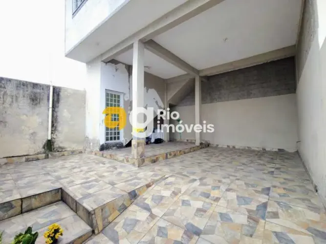Casa de rua : Triplex / Residencial / Marechal Hermes