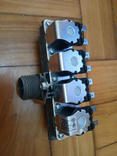 Válvula Solenoide de Entrada de Água (4 vias) lava e seca hisense 220V 