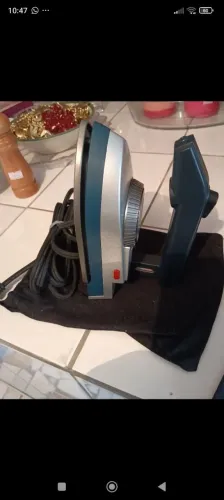Ferro de passar roupas pra viagem 
