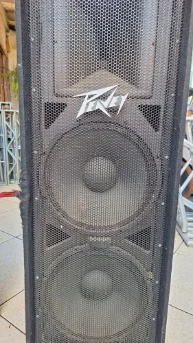 Par Caixa de som ativa peavey alto-falantes 15 duplo, uma delas faze manutenção 