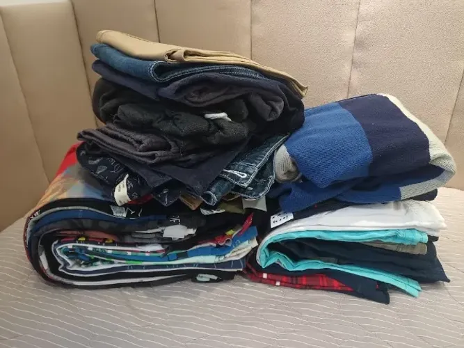 Conjunto seminovo 34 peças de roupas para altura 1.35-1.50 metros. Mais fotos no contato
