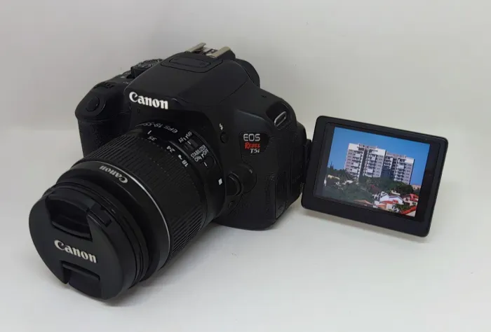 Canon DSLR T5i + Lente 18-55 STM - 18MP Tela touch movel