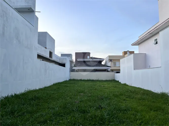 Terreno à venda com 275 m² de área total no Condomínio Residencial Ibiti Royal Park em Sor