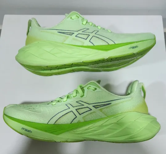 Tênis Asics Novablast 3 - Tamanho 42 - Original - Verde Neon - Corrida