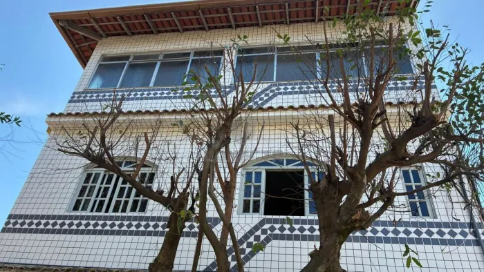 Casa à venda no Novo México - 3 casas em 1, 6 quartos e 3 vagas