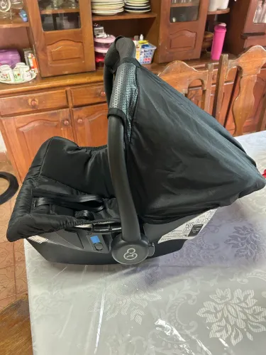 Vende-se bebê conforto semi novo (excelente estado)