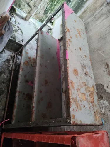 2 Estantes usadas de ferro