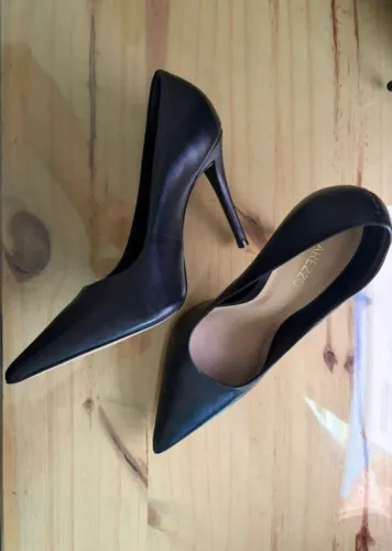 Scarpin Arezzo Preto Couro Salto Alto Fino Bico Fino