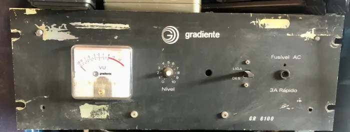 Amplificador Gradiente GR 6100 ( gabinete vazio)