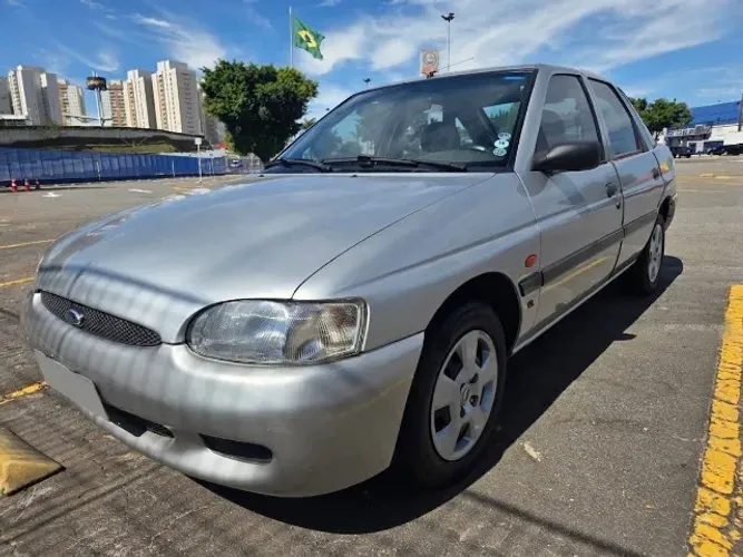 Ford Escort GL 1.8i 16V 4P 2001