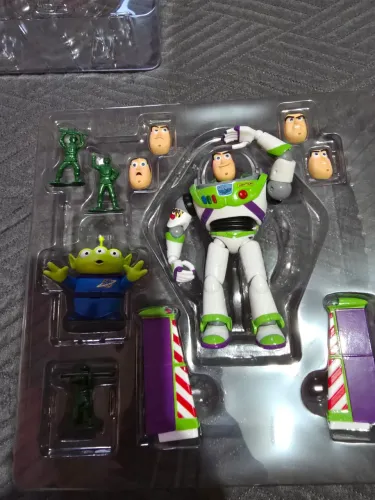 Buzz lightyear revoltech amazing yamaguchi 1.5
