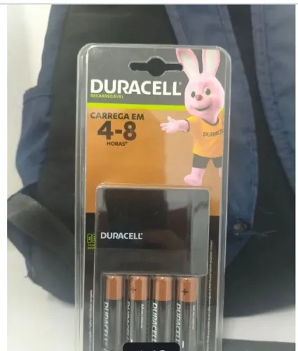 CARREGADOR + 4 PILHAS DURACELL
