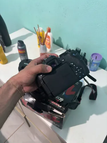 Canon T6i + lente 50mm e 18-24