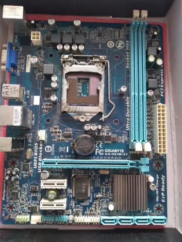 Placa Mãe Gigabyte GA H61M-S1 Intel LGA 1155 DDR3 (Defeito) p/ Pentium Core i3/i5/i7