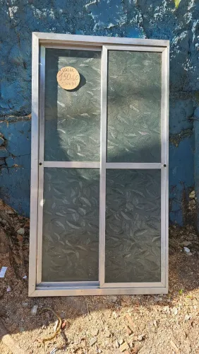 PORTA de alumínio 1.30×70 para dispensa.