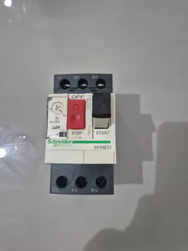 Disjuntor motor Schneider 24 a32A