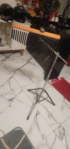 VENDO ESTANTE COM CARRILHÃO ADAH