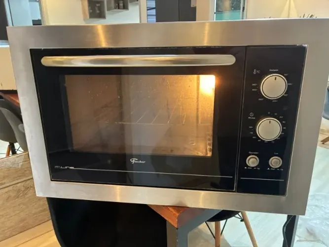 Forno elétrico Fischer de embutir fit LINE. 127 V e 48L