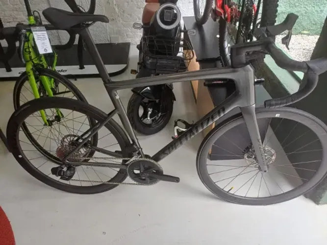 BICICLETA SPECIALIZED TARMAC SL 8 -ANO 2025-CARBONO.