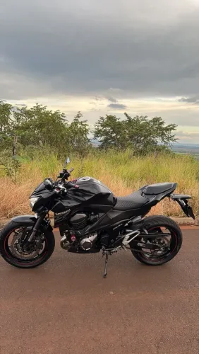KAWASAKI Z-800 PRETA