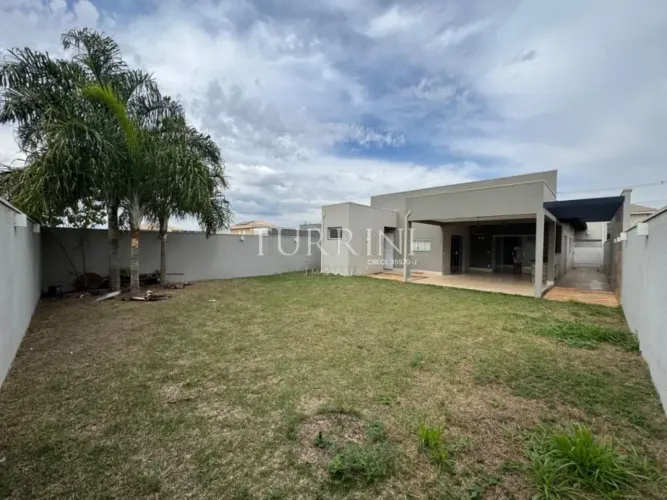 Casa térrea disponível para venda no condomínio Morada do Sol em Piratininga -SP.