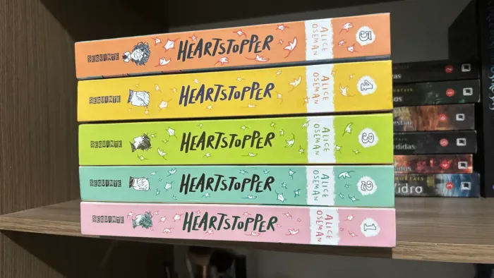 Coleção Heartsttoper - 5 livros + marca página personalizado