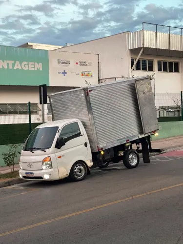 Faço carretos e mudanças