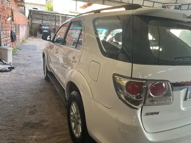Toyota Hilux SW4 SRV D4-d 4X4 3.0 TDI Dies. AUT 2014