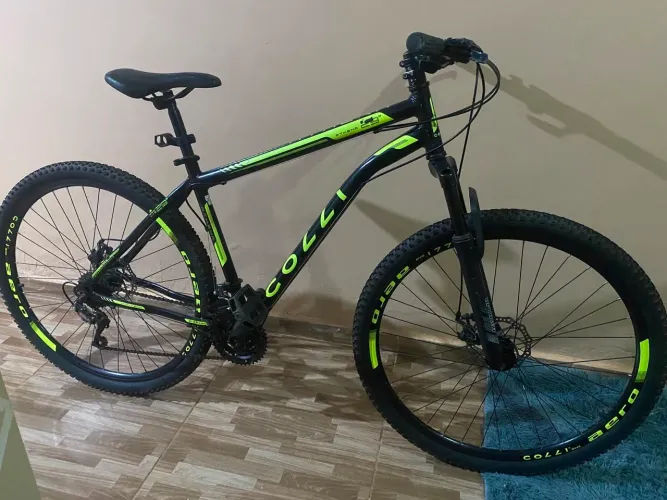Bicicleta em estado de novo, somente um ano de uso