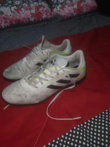 Chuteira adidas 42