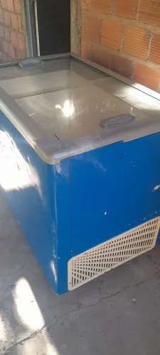 Vende-se um freezer