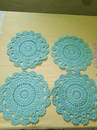 4 sousplast de crochê Mesa.