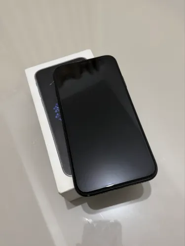 iPhone 11 em perfeito estado, único dono
