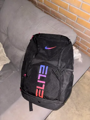 mochila nike elite hoop esportiva preta e rosa