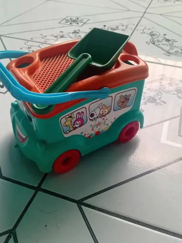 Brinquedo infantil carro