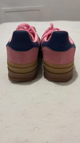 Tênis adidas