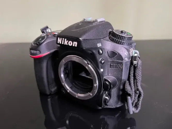 Camera Nikon D7100 + Lente 18-55mm