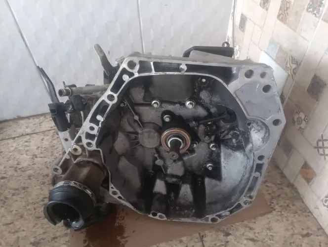 Caixa de câmbio Nissan versa e march 1.6