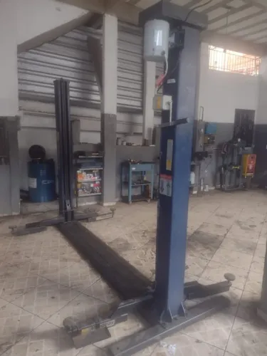 ELEVADOR AUTOMOTIVO 2 COLUNAS 2,5 TONELADAS