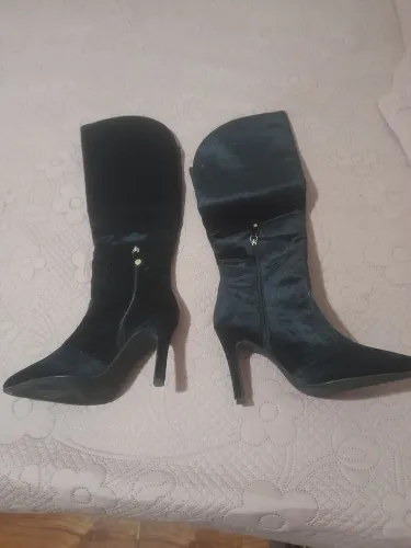 Vende-se bota número 35 cor preta