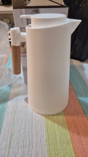 Garrafa térmica branca com cabo de madeira - 1L