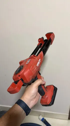 Dispensador a bateria de ancoragens químicas Hilt 