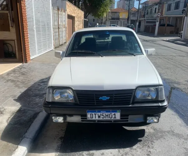 Chevrolet Monza Classic SE 2.0 /mpfi E EFI 2P E 4P 1986