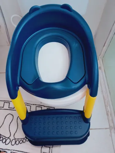 Assento redutor infantil com escada para vaso sanitário