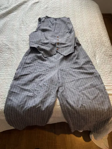 Calça e Colete Shein + blusas diversas marcas 