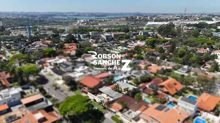 Casa a venda em Interlagos com 3 quartos, 3 suítes, 6 vagas, 250m², piscina privativa!